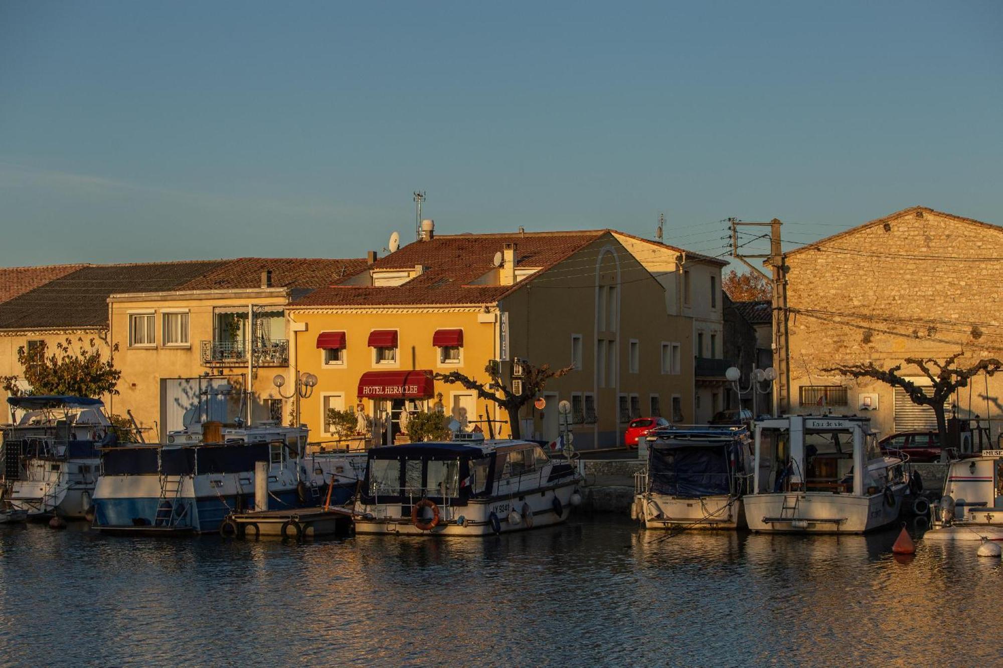 Logis Heraclee Saint-Gilles  Exteriér fotografie
