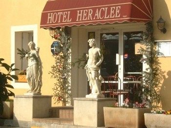 Logis Heraclee Saint-Gilles  Exteriér fotografie